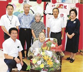 三栖さんの１００歳祝う／古座川　長寿の秘訣は何でも食べる