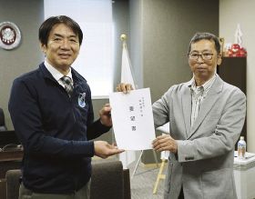 紀州材の積極的な利用を／県木材利用推進協／串本、古座川に要望書