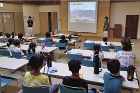 児童が梅について学ぶ／龍神村で学習会