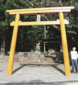 惣大明神の鳥居新しく／龍神村殿原／１１月の秋祭り前に