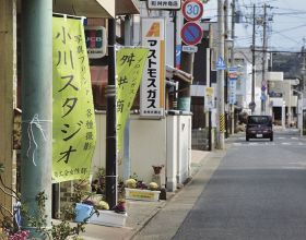 のぼりで店舗ＰＲ／青梅にちなんだ若草色／みなべ町商工会女性部