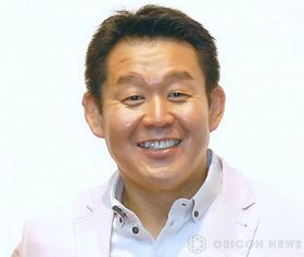 元横綱 若乃花・花田虎上、長男とのレアな“顔出し”2ショット紹介「ソックリですね」　久々の帰国で“家族”がにぎやかに集合