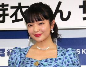 田中芽衣、美脚あらわに「snoopy」　茶目っ気あふれるポーズも