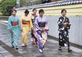 着物で日本文化体験／田辺国際交流協会　外国の女性５人