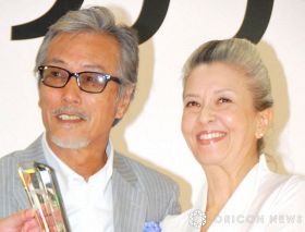 岩城滉一の妻・結城アンナ、模様替えした“広々”テラスを紹介「お庭に緑がいっぱい」「素敵です」