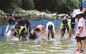 まき割りや川釣り体験／すさみ　「琴の滝荘」復活祭