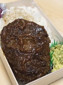 肉感たっぷりのハンバーグが楽しめる「ｋｕｍａｎｏハンバーグ弁当」