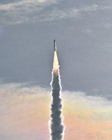 スペースポート紀伊から打ち上げられたカイロス2号機（18日午前11時、那智勝浦町の山中から）