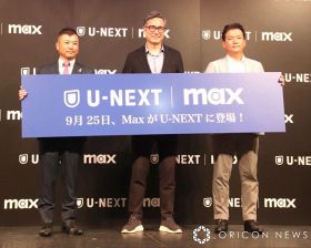 U-NEXTで『ハリポタ』見放題になったことを発表した（左から）本多利彦氏、ジェームズ・ギボンズ氏、堤天心氏（C）ORICON NewS inc.