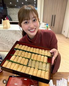 菊地亜美「昨日は幼稚園のクリスマス会 からの年少さんで集まってクリスマスパーティー」（写真はインスタグラム ＠amikikuchi0905 より）