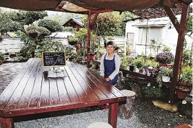 「庭をオープンガーデンにしたい」と話す妻の井口綾子さん