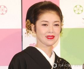 藤あや子、娘の43歳バースデー祝福　ファン反応「あや子さんに似て、すごく綺麗なんでしょうね！」「おめでとう」　孫は今年16歳に