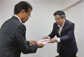 レジ袋収益金を寄付／産直所運営「プラス」田辺市と県へ