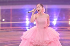 『第75回NHK紅白歌合戦』に出場した西野カナ（C）NHK