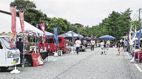 地元特産品など並ぶ／なんき朝市　串本で初開催