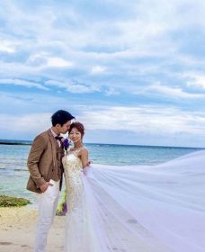 結婚を発表した（左から）石見海人、大貫彩香（石見海人のインスタグラムから引用）