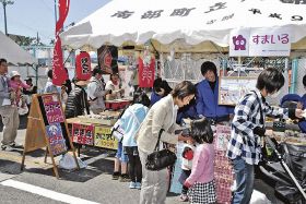 飲食や物産いっぱい　１３日にみなべ町であきんどカーニバル