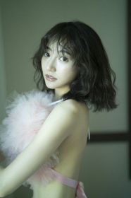 「武田玲奈10周年記念写真集　SISU」（東京ニュース通信社刊）