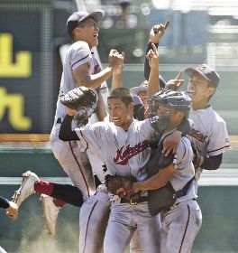 高校野球新たな潮流　下　　飛ばないバットで戦い変化