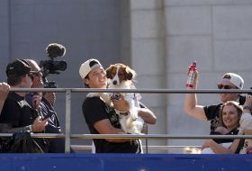 大谷翔平、デコピン　写真：AP／アフロ