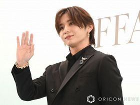 山田涼介、ティファニーのジュエリー着けて大阪に登場　心斎橋でイルミ“遠隔点灯”