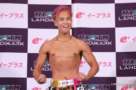 【RIZIN】“BREAKINGトルネード”としぞう、無念の判定負け　MAキック王者JINと打ち合うも…