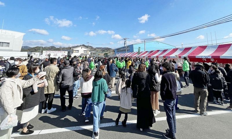 多くの人でにぎわった昨年のＵＭＥ―１フェスタ（２０２３年２月、和歌山県みなべ町東本庄で）