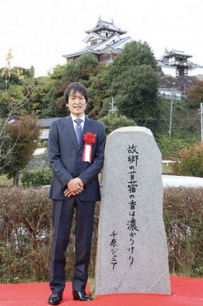 千原ジュニアの句碑、福知山市に建立