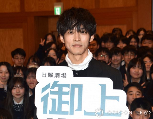 学校にサプライズ訪問した松坂桃李（C）ORICON NewS inc.