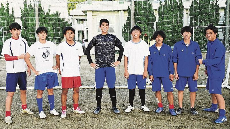 串本古座高校サッカー部のメンバー（串本町串本で）