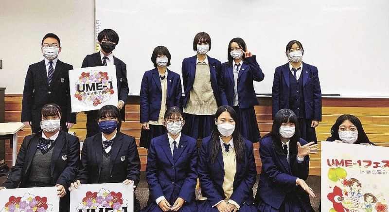 神島高校と南部高校の生徒でつくるグルメ甲子園高校生実行委員会のメンバー