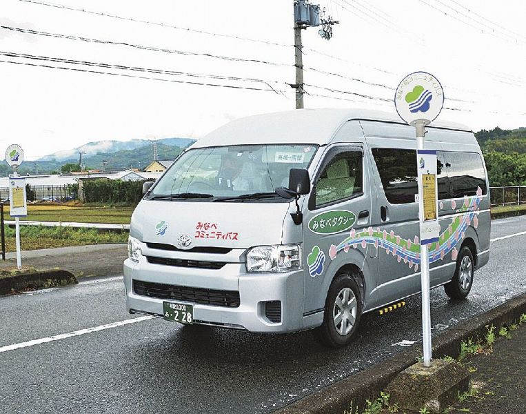 町内を運行するコミュニティーバス（、和歌山県みなべ町芝で）