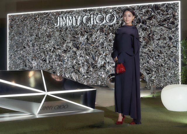 「JIMMY CHOO」のイルミネーション点灯式に登場した山本美月