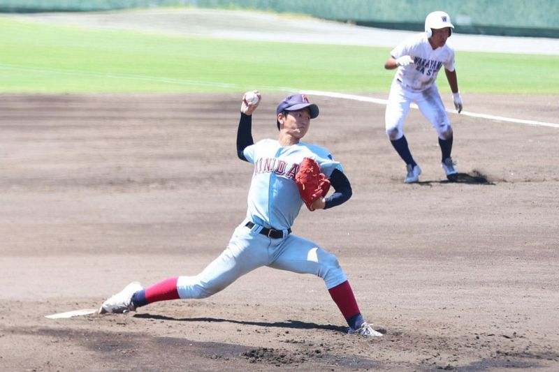 和歌山東ー近大新宮　好投した近大新宮の西田（27日、和歌山市の紀三井寺球場で）