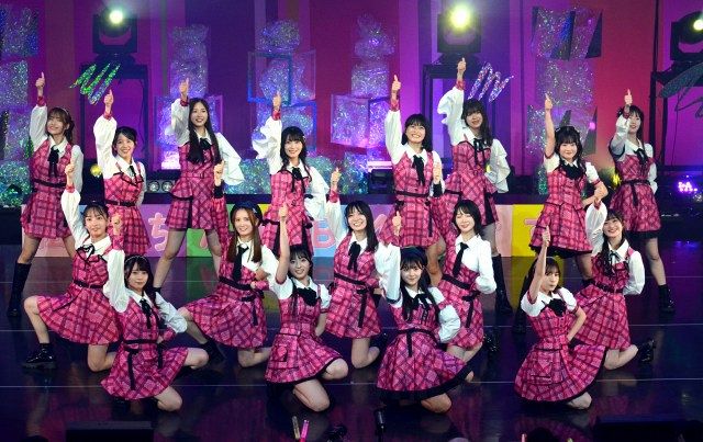 「AKB48 17期生昇格記念LIVE！新メンバー挨拶まわり ～私たち、AKB48です～」より （C）ORICON NewS inc.