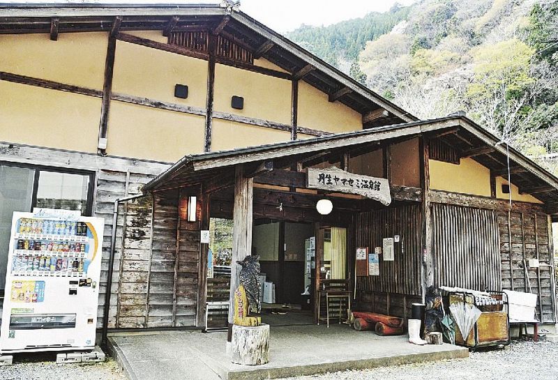 日帰り入浴もできる温泉館（和歌山県田辺市龍神村丹生ノ川で）