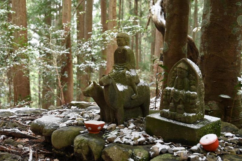 熊野古道・中辺路のシンボル「牛馬童子」（和歌山県田辺市）