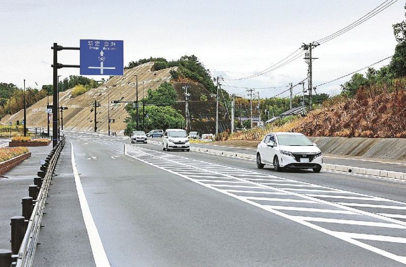 ３月に全線開通した田辺西バイパス（和歌山県田辺市芳養町で）