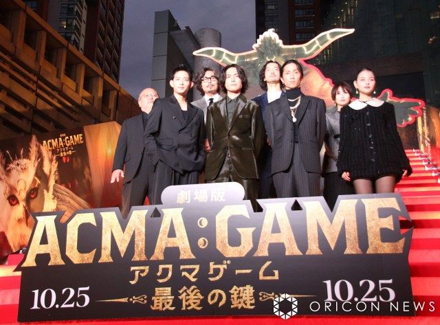 『劇場版ACMA:GAME アクマゲーム 最後の鍵』完成披露舞台あいさつ前アクマゲーム開幕宣言に出席した（後列左から）佐藤東弥監督、小澤征悦、金子ノブアキ、志田未来、（前列左から）竜星涼、間宮祥太朗、田中樹、嵐莉菜（C）ORICON NewS inc.