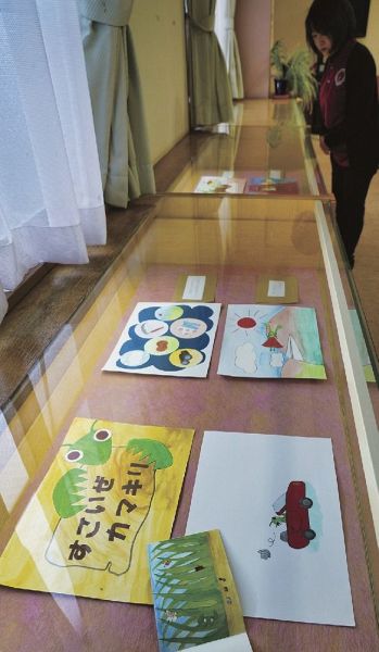 南部公民館内の「こたにいちか絵本原画展」のコーナー（みなべ町芝で）