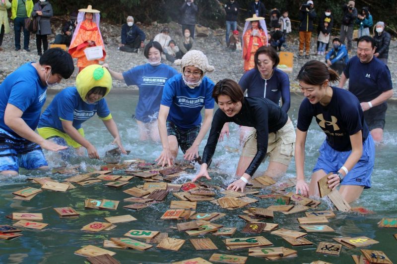 今年１月に開かれた新春かるた大会の様子（和歌山県田辺市本宮町）