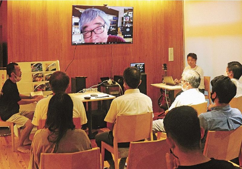 武蔵野美術大の学生による地域活性化策の発表会（和歌山県すさみ町で）