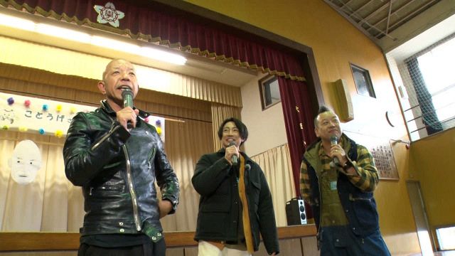 28日放送『芸能界親友ドキュメント 自慢の友達を自慢の故郷に連れて帰りました！』に出演する小峠英二、相葉雅紀、西村瑞樹 （C）フジテレビ