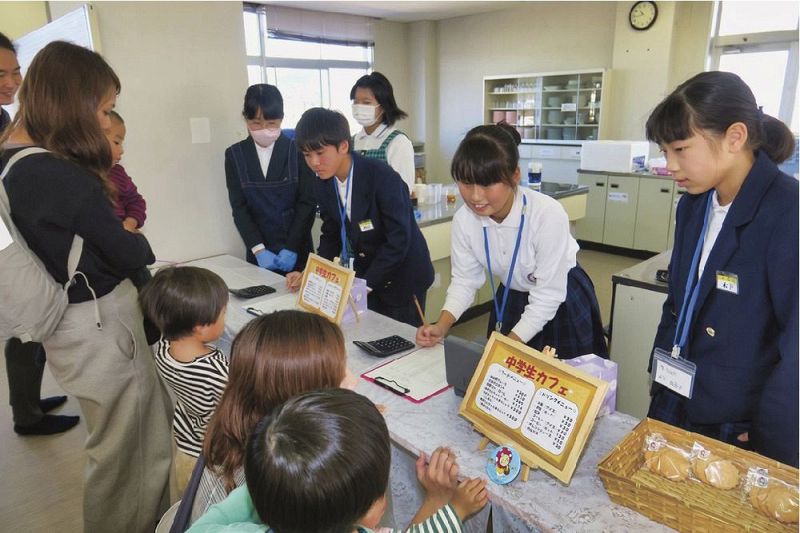 田辺市生涯学習フェスティバルで人気を呼んだ中学生カフェ（和歌山県田辺市高雄１丁目で）