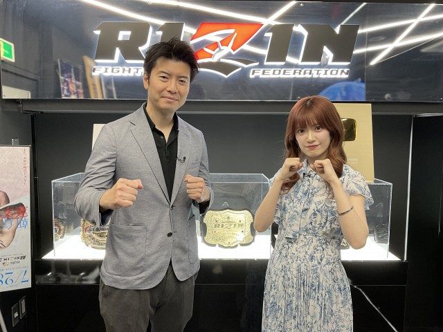 テレビ埼玉『RIZIN魂』司会の鈴木芳彦アナ（左）とアシスタントの武藤小麟