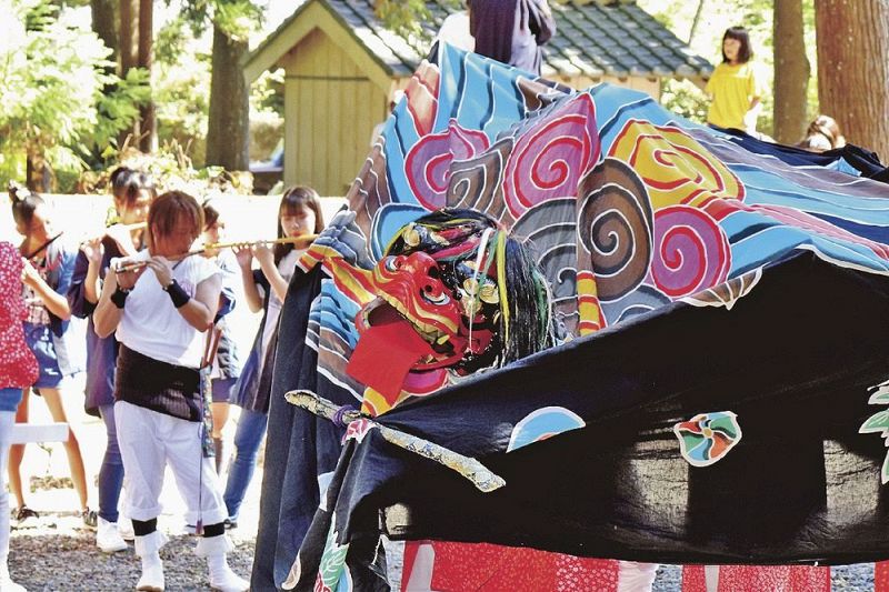 和深祭礼実行委員会による獅子舞（和歌山県串本町和深で）